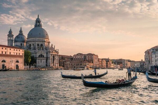 Italia tiene el mayor número de muertes en 24 horas desde mayo de 2021