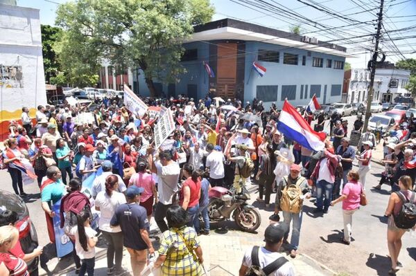Jorge Brítez encabezó manifestación de antivacunas en Asunción - Noticiero Paraguay