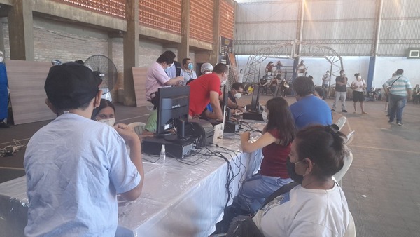 El país dividido en hisopados y trámites de documentos - El Independiente