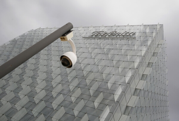 Telefónica culmina la venta de parte de su fibra en Colombia por 176 millones - MarketData