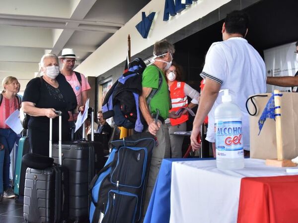 Rigen nuevas medidas sanitarias para ingresar al país