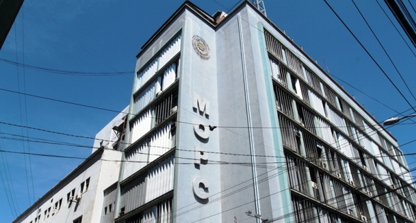 MOPC emplaza por 30 días para regularización de carteles publicitarios colocados en la franja de dominio público