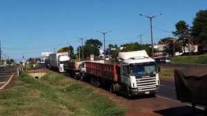 Huelga en la Aduana brasileña genera caos en el puente - La Clave