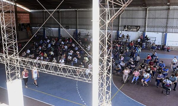 Estudian restricciones para eventos masivos y confirman reducción de días de aislamiento para vacunados - Nacionales - ABC Color