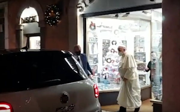 Diario HOY | El papa sale del Vaticano para ir a una tienda de discos en Roma