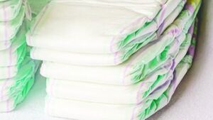 Mamá pide trabajo para costear gastos de salud del hijo