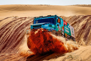 PETRONAS Team de Rooy IVECO coloca dos camiones en en Top 10 en la primera mitad del Rally Dakar 2022