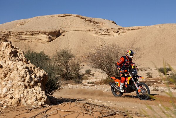 Price gana la etapa en motos pero Van Beveren sube a la punta en la general