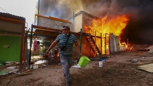 "Perdimos todo", lamenta una de las 400 afectadas por el incendio en un barrio de chabolas de Chile