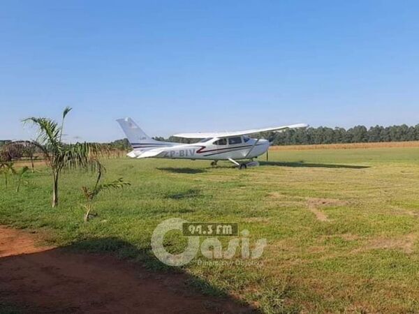 Delincuentes simulan ser policías y roban una avioneta y una camioneta