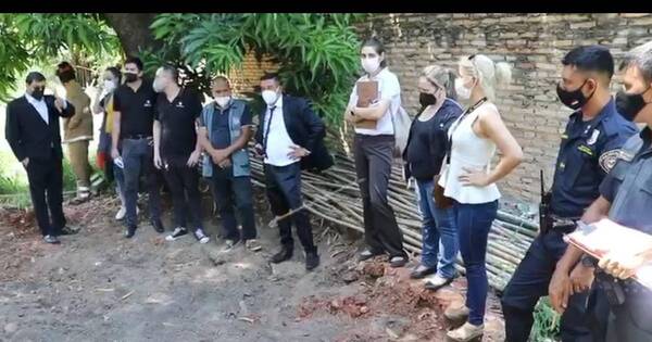 La Nación / Allanan inmueble en Trinidad donde descubrieron fosa con animales muertos