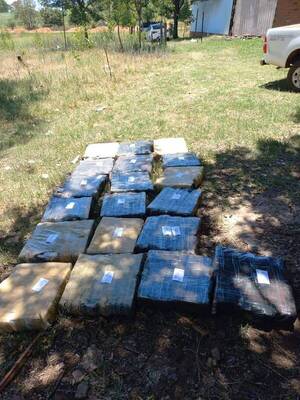 Crónica / Buscaban a un tipo, pero encontraron 340 kilos de droga y platal