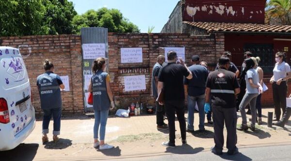 Fiscalía allana inmueble donde encontraron una fosa con perros muertos