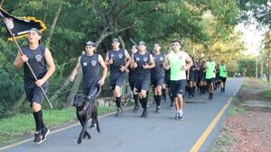 Rex, la mascota que participó del curso de los agentes del Grupo Lince