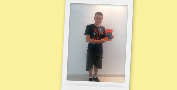 Derlis Benítez es el feliz ganador de la tablet