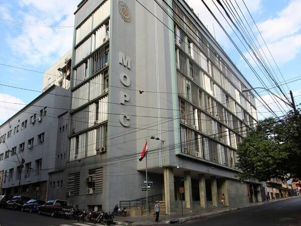 Emplazan a empresas publicitarias para regularización de carteles colocados en la franja de dominio público - ADN Digital