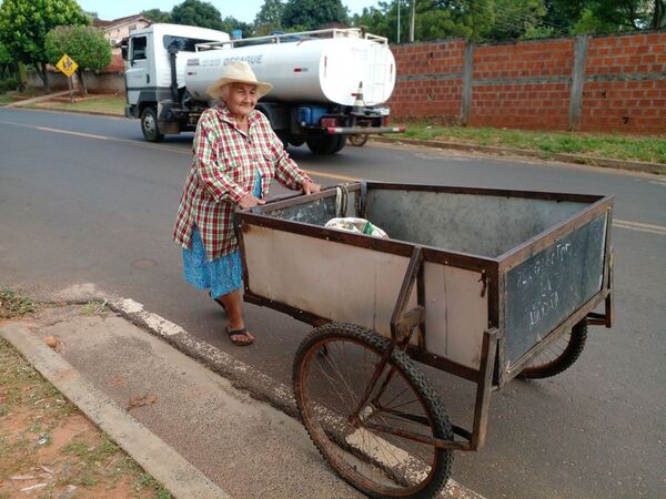 Anciana de 80 años es ejemplo de trabajo en Santaní - Nacionales - ABC Color