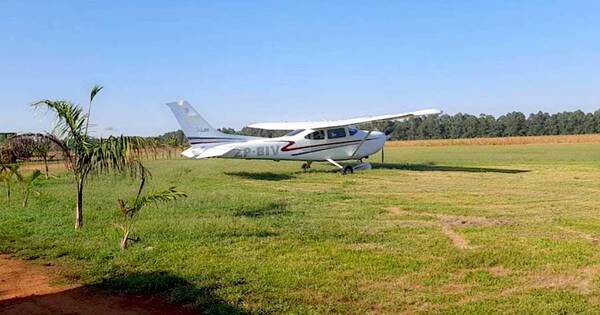 La Nación / Delincuentes fuertemente armados robaron avioneta