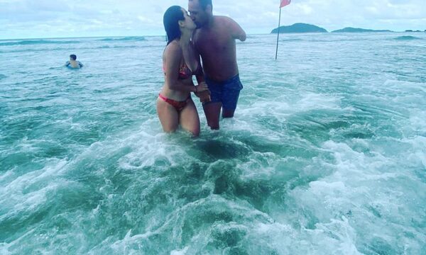 Las vacaciones de González Ferreira y su doña en el mar