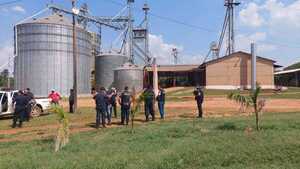 Grupo armado toma por asalto un silo y roba una avioneta y una camioneta en San Cristóbal - La Clave