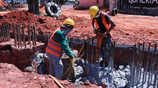 Colocan caños de drenaje pluvial que beneficiarán a vecinos en zona de Tres Bocas - .::Agencia IP::.