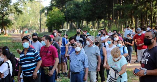 La Nación / COVID: contagios aumentaron casi 300% en Argentina y Paraguay