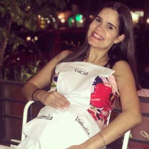 Inédito: será madre de trillizas idénticas
