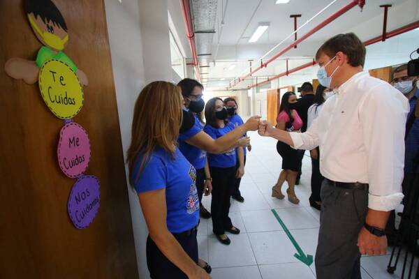 Crónica / MEC no exigirá carnet de vacunación anticovid en las escuelas