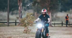 La Nación / Marito en moto eléctrica: “Salimos un poco de protocolo”