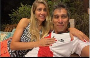 Pipino publica foto con su señora y dice que no se “cansa de ponerla”