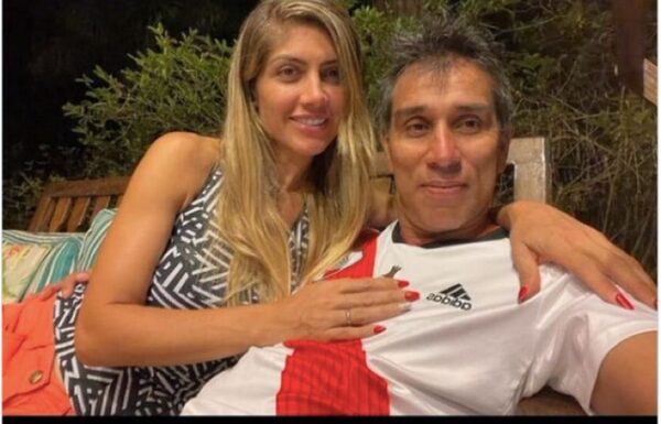 Pipino publica foto con su señora y dice que no se “cansa de ponerla”