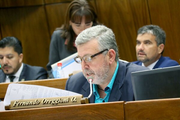 Oreggioni presenta pedido de prórroga de periodo de inscripción en Registro Cívico Permanente