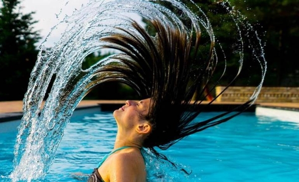 Diario HOY | Cómo proteger la piel y el pelo del cloro de la piscina