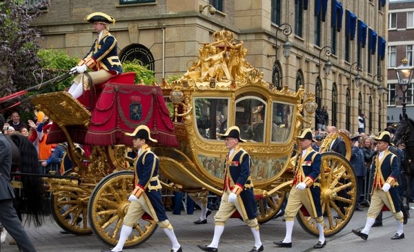 Diario HOY | Rey de Holanda abandona su carroza dorada que glorifica la esclavitud