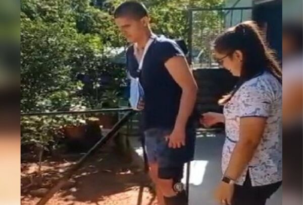 Comenzó a caminar José Zaván, el joven sobreviviente de un accidente aéreo - Megacadena — Últimas Noticias de Paraguay