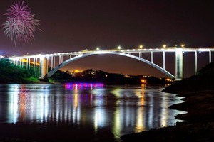 Iluminación especial del Puente de la Amistad se podrá apreciar hasta el sábado | Noticias Paraguay