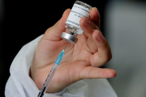 Colombia exigirá carné de vacunación a trabajadores en contacto con público - MarketData