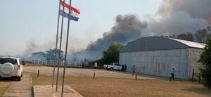 Arde en llamas el predio del aeropuerto de Pilar