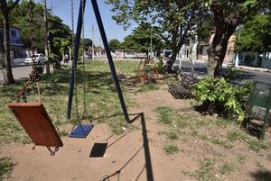 Vecinos piden terminar con “plaza de chespiteros” - Nacionales - ABC Color