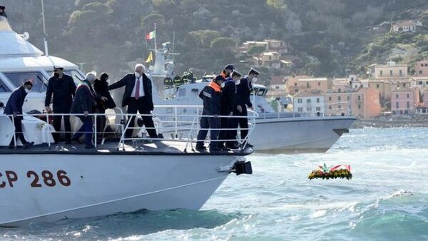 Homenaje a las 32 víctimas del naufragio del Costa Concordia diez años después de la tragedia