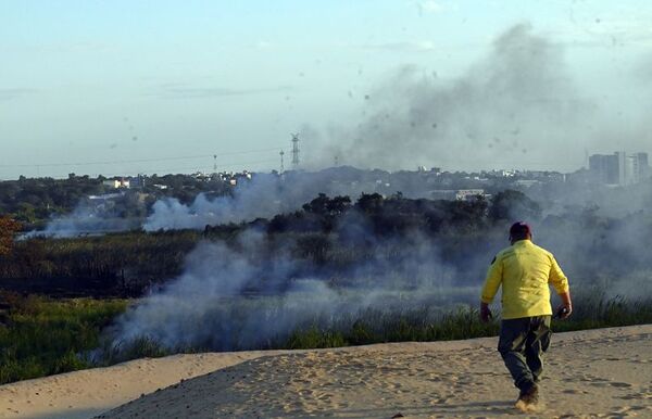 Ola de incendios asola campos y montes en varios puntos del país - Nacionales - ABC Color