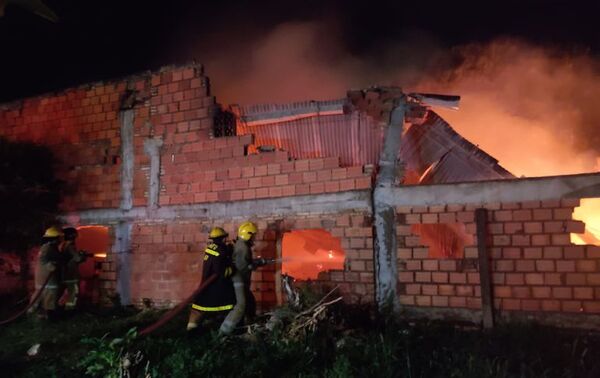 Incendio consume por completo una carpintería en Ñemby - Nacionales - ABC Color