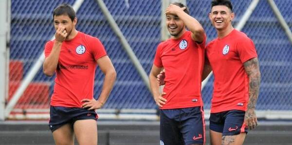 Crónica / [VIDEO] Ñande pelotero es más argentino que la choclotorta