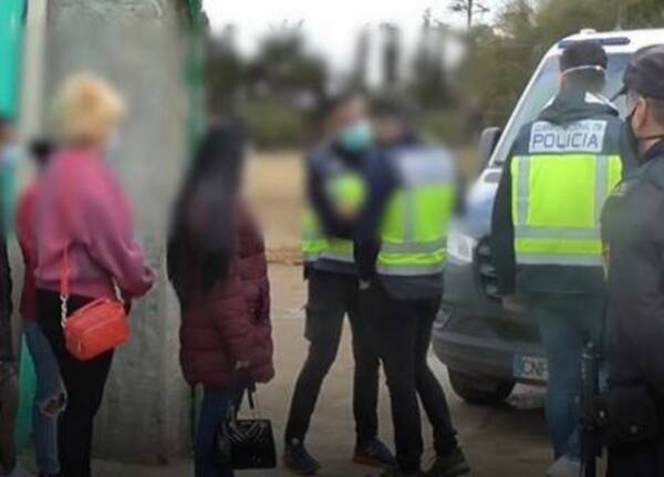 Cae banda dedicada a la trata de paraguayas en España - Noticiero Paraguay