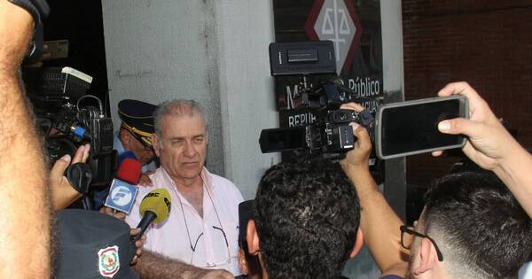 La Nación / Ramón González Daher se presentó en la Fiscalía