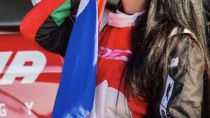 Andrea Lafarja completa el Dakar en el desierto saudí