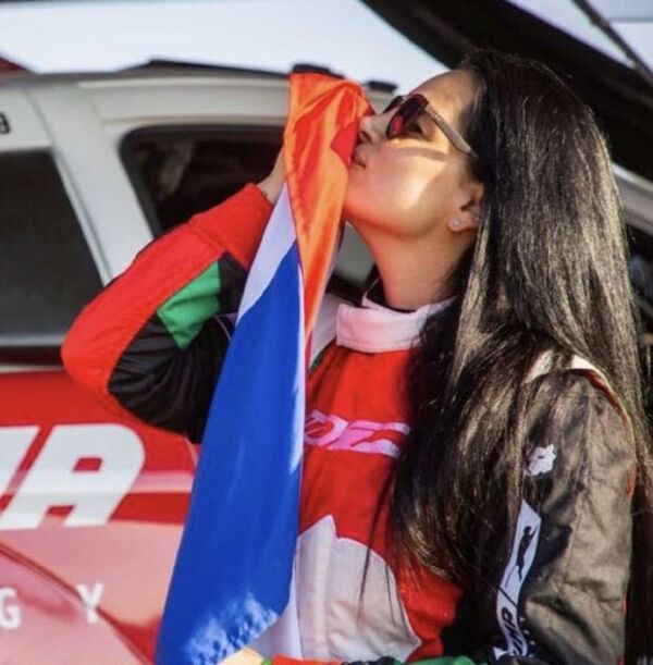 Andrea Lafarja completa el Dakar en el desierto saudí