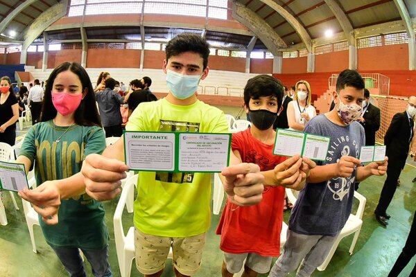 Adolescentes a partir de los 12 años podrán acceder a la tercera dosis de la vacuna contra el Covid-19