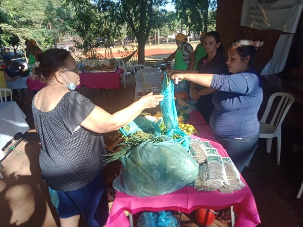 Hortigranjeros franqueños ofrecen productos todos los jueves en la plaza 15 de Mayo - La Clave
