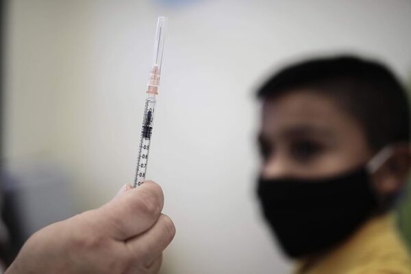 Se dilata la llegada de vacunas pediátricas para inmunizar a niños - Nacionales - ABC Color